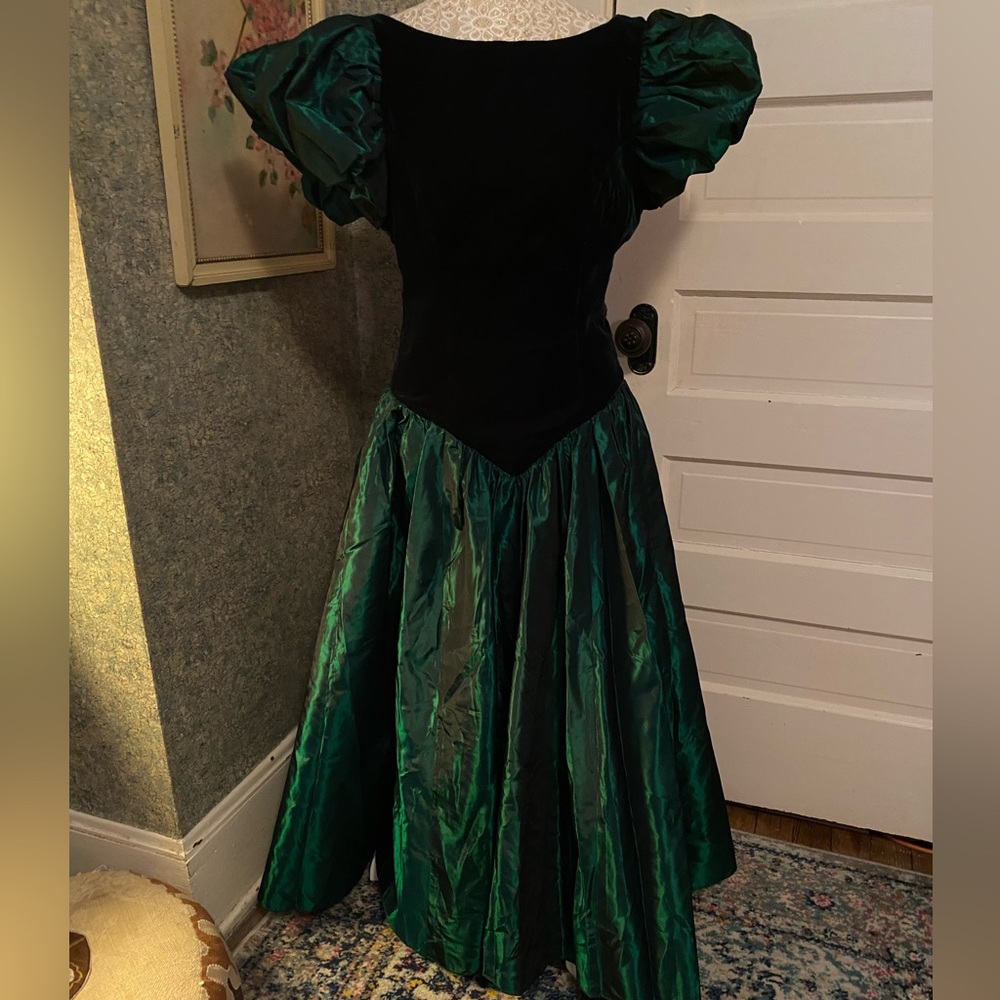 Vintage dark green velvet / satin puff sleeve midi tea length formal gown Carol